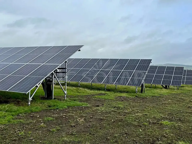 Bảng điều khiển năng lượng mặt trời 2MW Giá đỡ mặt đất loại W ở Brazil